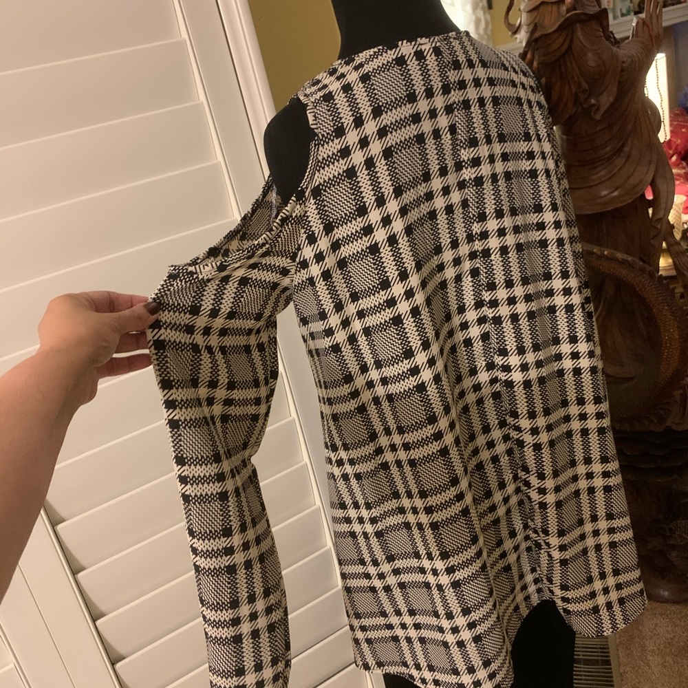 143 Story Black & Ivory Plaid Cold Shoulder Top M View 5